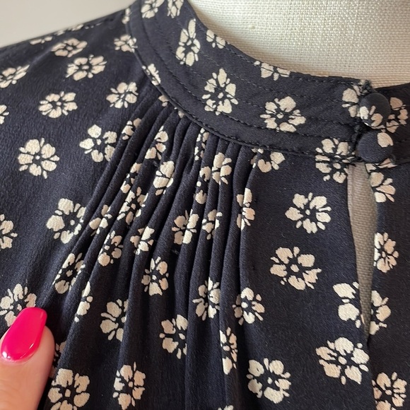 MADEWELL OVERSIZED XS crew/ Chocker 2 button neckline blouse tossed floral motif - Picture 5 of 15